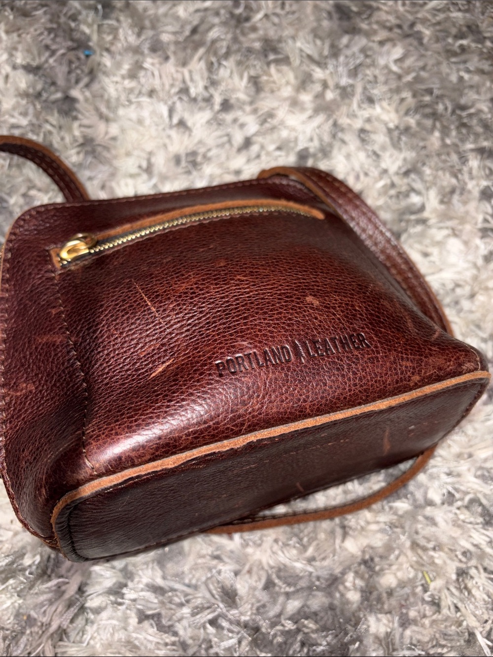 Portland Leather Crossbody bag - Picture 2 of 11